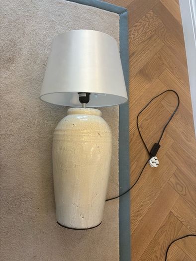 Pair of lamps (one damaged; you can have it for free in case you're able to fix it!) - crackled porcelain look