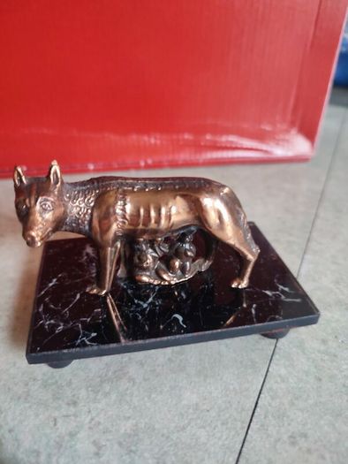 Reproduction of the Capitoline she-wolf Romulus and Remus Sculpture - from the legend of the foundation of Rome - Copper - Mid-Century Modern