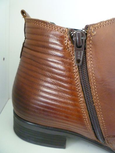 Brown Leather Chelsea Ladies Boots.  Side Zip. Colour Saddle Brown. Brand Ellen Blake.  Size Uk 6 / Eu 39.   In Very Good Condition. Quality Leather