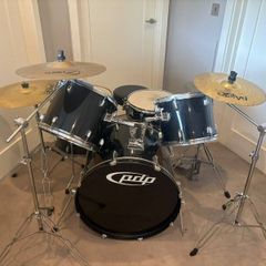 Full drumkit with accessories