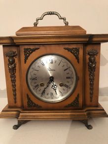 Eight day mantle clock