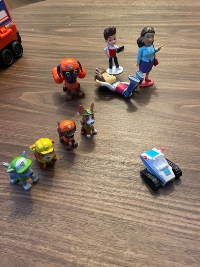 Paw Patrol -5 vehicles and characters