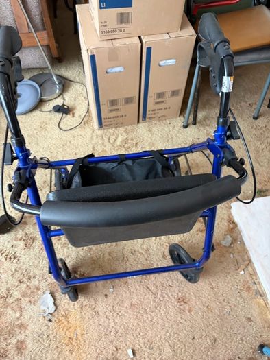4-Wheel Rollator Walker with Padded Seat, Backrest & Storage Bag