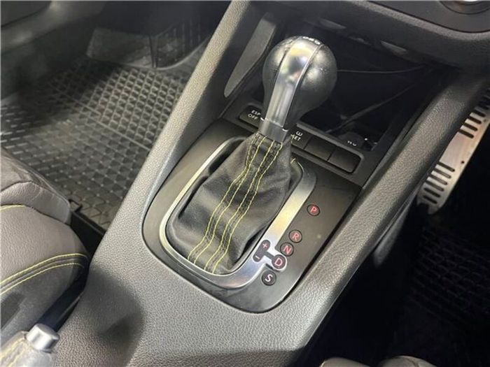 2009 VW Golf GTI Pirelli Edition only 66k kms!