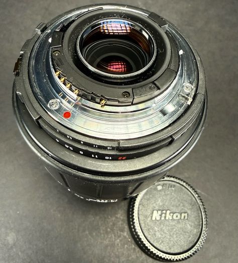 Nikon F Sigma Apo 70-300mm F4-5.6 D Apo Macro