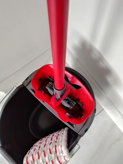 Vileda Ultramax Complete Mop and Bucket Set Black/Red
