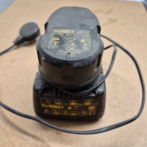 Dewalt old type battery + charger