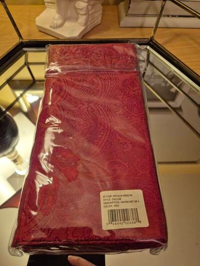 NWT Waterford Linens Callum Red Napkins, AV