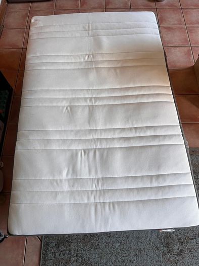 small double mattress with bed base