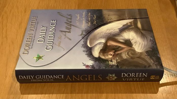 Daily Guidance from Your Angels: 365 Angelic Messages to Soothe, Heal, and Open Your Heart