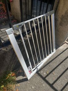 child stair gate
