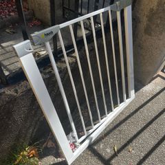 child stair gate