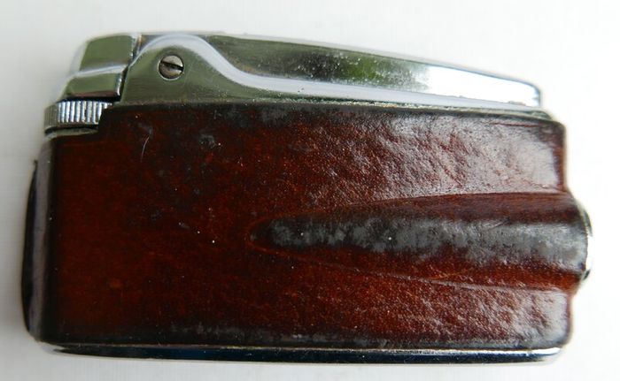 Vintage Ronson Varaflame Leather mid-60s