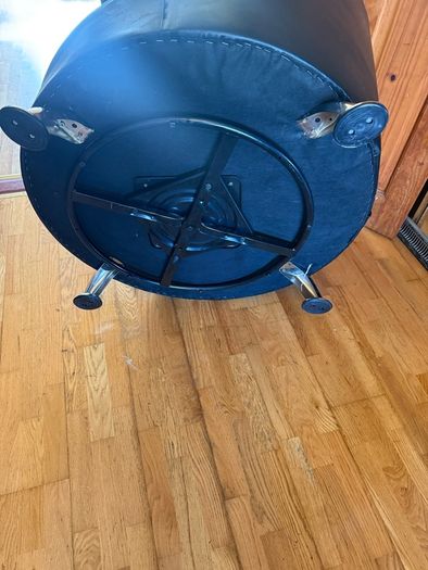 Free Swivel chair