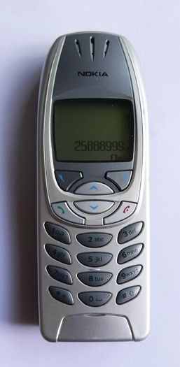 Vintage Nokia 6310 and charger