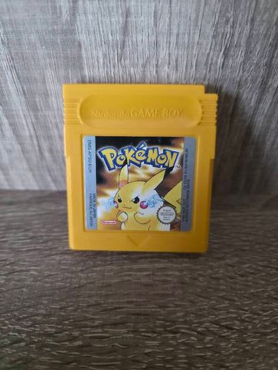 Nintendo Gameboy Colour + Pokemon Yellow