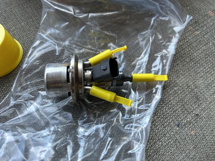 BOSCH 18308514448 DEF Injector BMW 328d xDrive 328d X5 535d xDrive 535d X3
