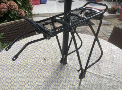 Rear bicycle rack