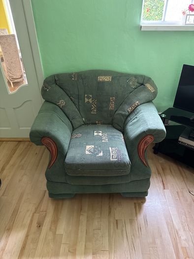 3 seater sofa and 2 armchairs