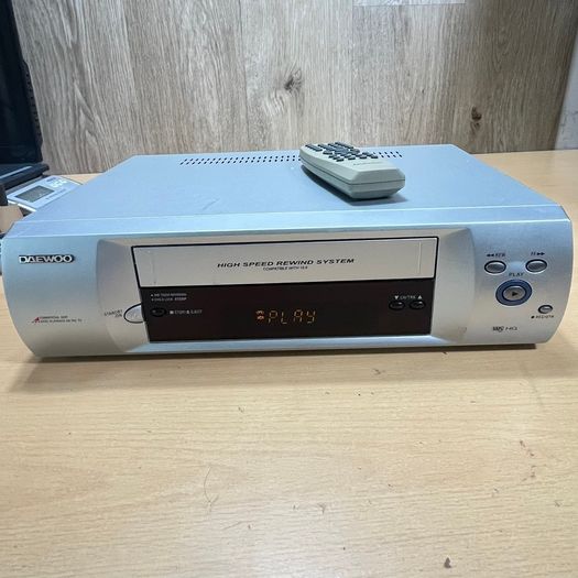 Daewoo ST220P VHS VCR Video Cassette Recorder Player + Remote - Tested Working