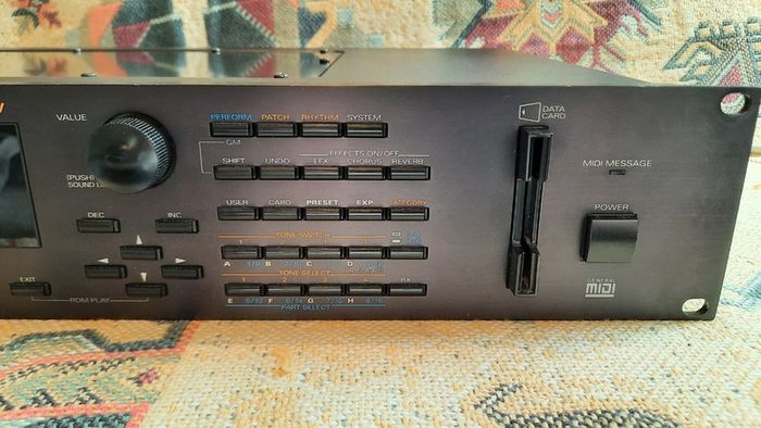Roland JV-2080 64 Voice Synthesizer