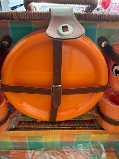 Unused picnic basket