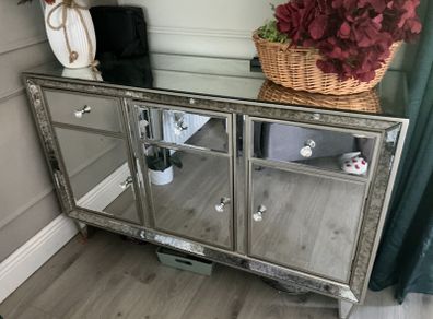 Mirrored sideboard with three doors and drawers
