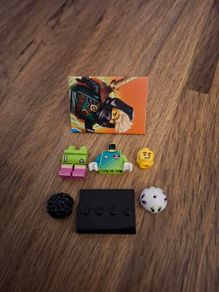 A mix of Lego Collectible mini figure Series 29 figures