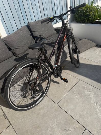 Not 1 but 2 giant hybrid bikes, excellent conditio