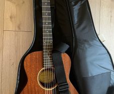 Left handed guitar and keyboard