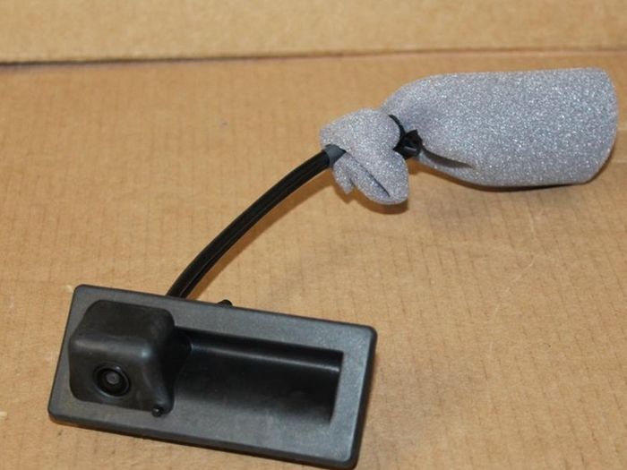 Skoda Octavia 18-21 Boot Actuator With Camera 3V0827566N New Genuine Part