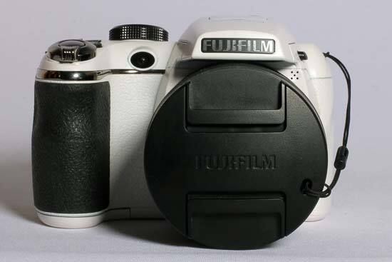 Digital Camera - Fujifilm Finepix S4200 - Hdmi - 14.mp - 24x Optical, White