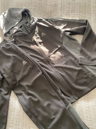 Montirex tracksuit size teen L like new