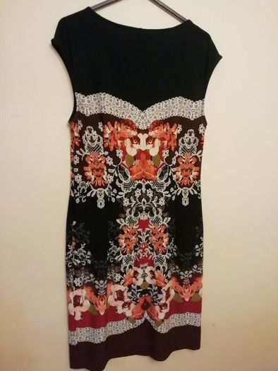 Wallis Dress. FREE POST Size S. Floral  Excellent Condition. Measurements In Description.