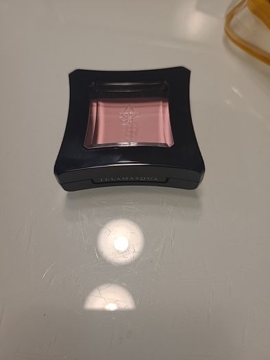 Illamasqua Blush Shade 'Katie'