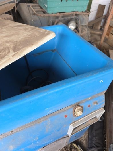 Automatic calf/lamb feeder