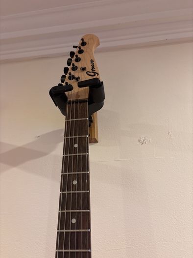 GROOVE Strat copy really unusual colour . Nice . Made ( assembled ? in Canada