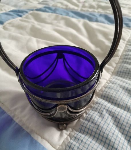BOWL - Vintage Blue Glass - Metal Basket