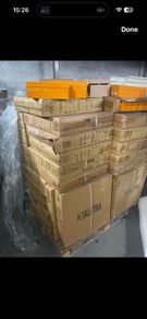 1,000  pairs of women's shoes
