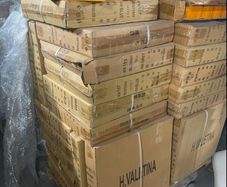 1,000  pairs of women's shoes