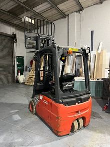 Linde Electric Forklift  1.6T  7,550 Hours  3 W