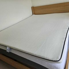 Like-new King Wooden Bed, Mattress and Topper (All Emma brand) 150x200