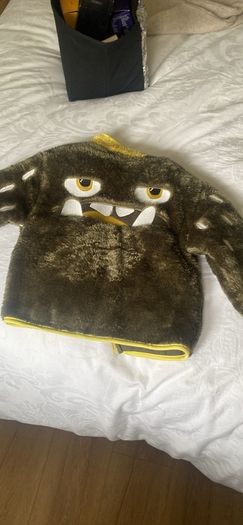 Child's green top