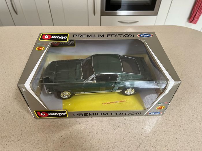 Ford Mustang GTA Fastback 1/18 Burago Rare