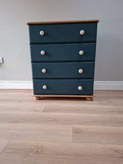 4-Drawer Chest of Drawers with Solid Wood Top