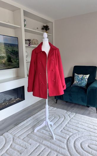 Reduced Ladies Fully Lined Red Coat from Dunnes Stores. Size UK 14 / EU 42