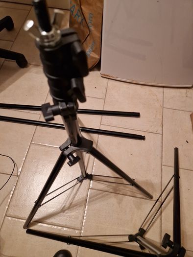 NEEWER, 2 Photography Tripods and feet and also 5ft circular Silver Light enhancer all in new condition and in lovely cases