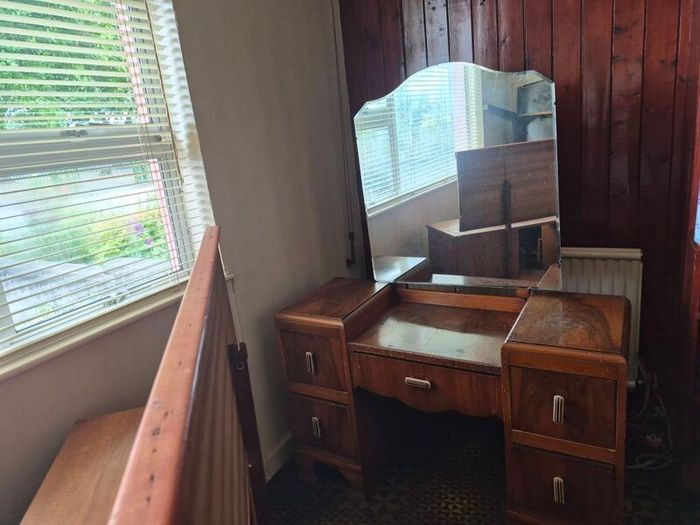 dressing table