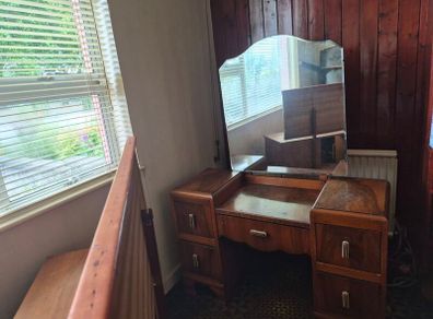 dressing table