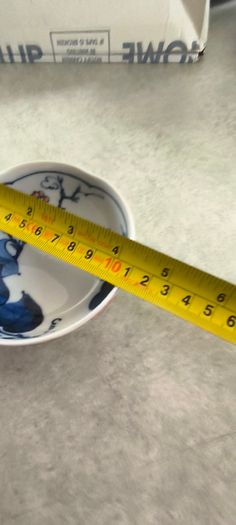 4 different ietms -1- Jingdezhen Porcelain 101/4 -inch Dragon Rice Grain Luncheon Plate - Vintage Blue and White Chinese Design is slieght chip at the edge 15.00 euro.2- Vintage Japanese octagonal porcelain bowl, commonly crafted in the traditional Arita 